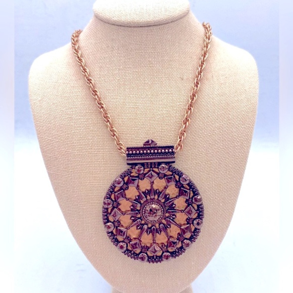 Heidi Klum Wildlife Round Pendant Necklace  Rose Good/Copper Tone Measures 28”